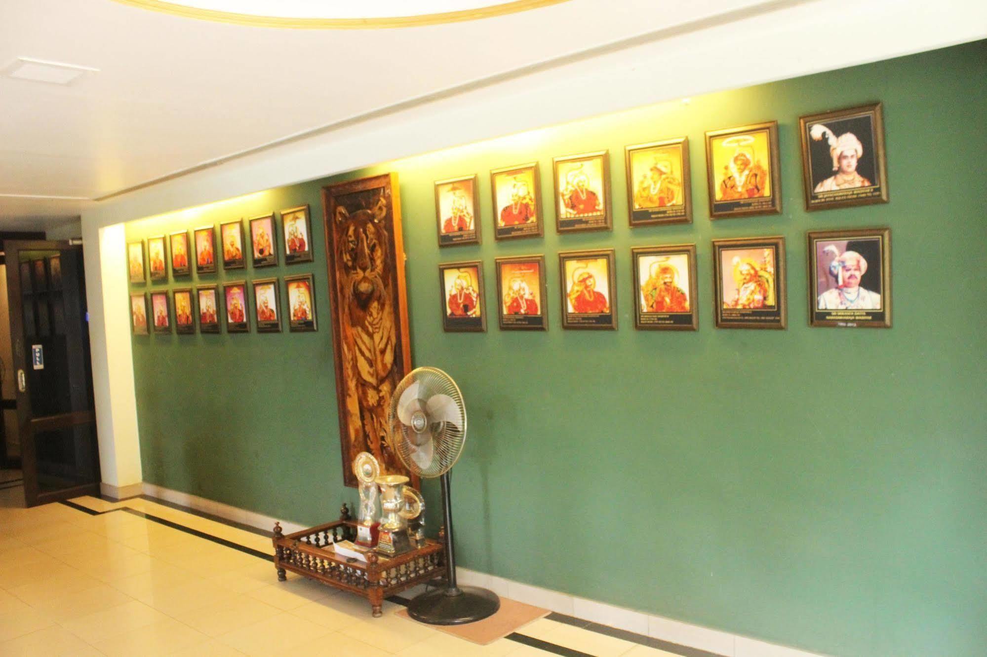 Treebo Trend Royal Inn Mysore Exterior foto