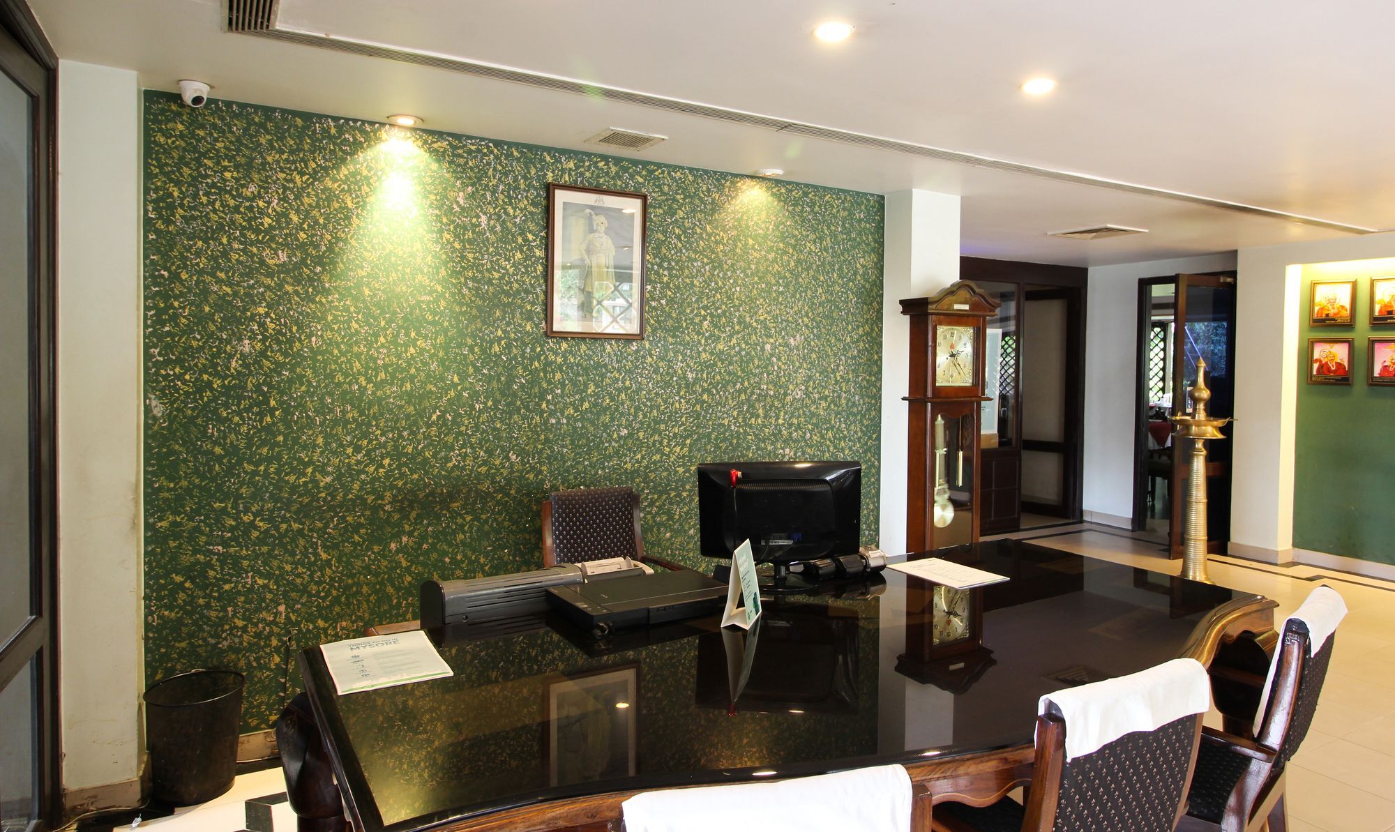 Treebo Trend Royal Inn Mysore Exterior foto